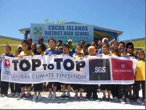 Top to Top projects include clean-ups and education for kids around the world ©  SW